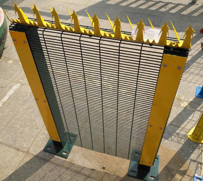 Visão clara galvanizada de Mesh Fence 358 da escalada da subestação de aço da parede anti 2