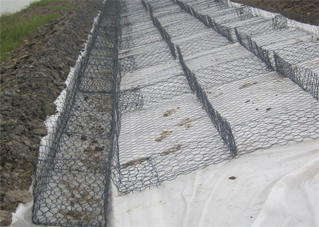 o Pvc do tamanho do furo de 2.0mm 60*80mm revestiu a caixa de Gabion para o colchão da terraplenagem do rio 2