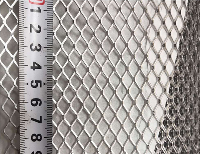 0.7mm 1.25kg/M2 galvanizou a folha de alumínio expandida da malha 4x8 do metal 0