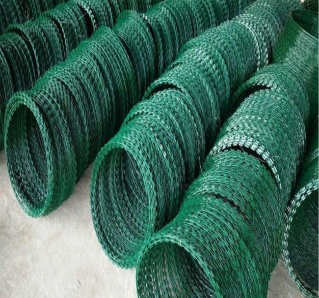 O PVC pulverizou o exército do arame farpado CBT65 da lâmina o eletro da beira que galvanizou enrolado 0