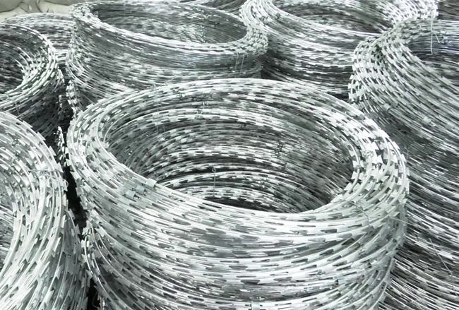do arame farpado transversal da lâmina de 50cm quente militar da segurança mergulhado galvanizado 0