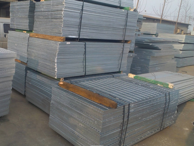 Pulverize a barra de aço carbono serrilhada galvanizada de pulverização que raspa 40x5 decorativo 2