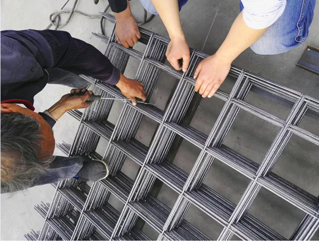 O reforço de concreto de grande resistência do furo de 200 x de 200mm soldou o fio Mesh Ribbed Steel 2